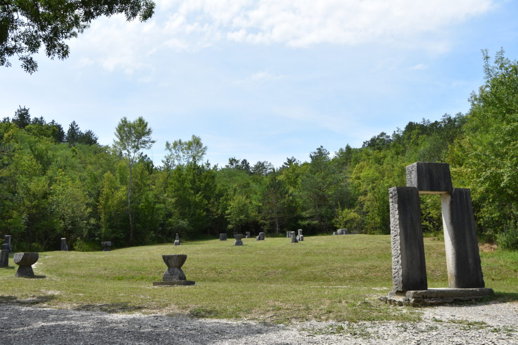 L'allée glagolithique vers Hum