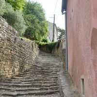 Ruelle avec façade terra cotta
