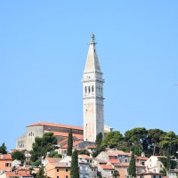 Vue rapprochée de l'église