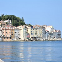Rovinj avec façades en front de mer